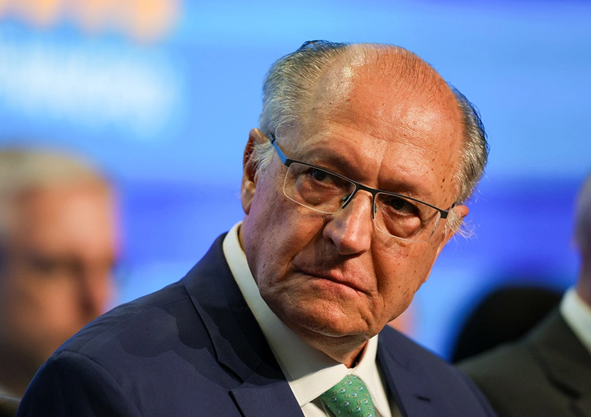 Vice-presidente Geraldo Alckmin é internado às pressas em Brasília após sentir enjoo e dores abdominais
