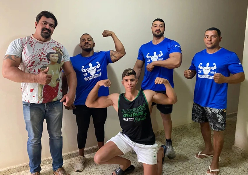 Atletas de Livramento de Nossa Senhora se destacam na preparação para campeonato de levantamento de peso em Guanambi