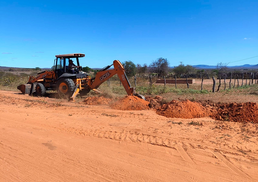 Obras de abastecimento na comunidade de Pé de Serra em Livramento de Nossa Senhora começam após pedido de Deca de Dionísio