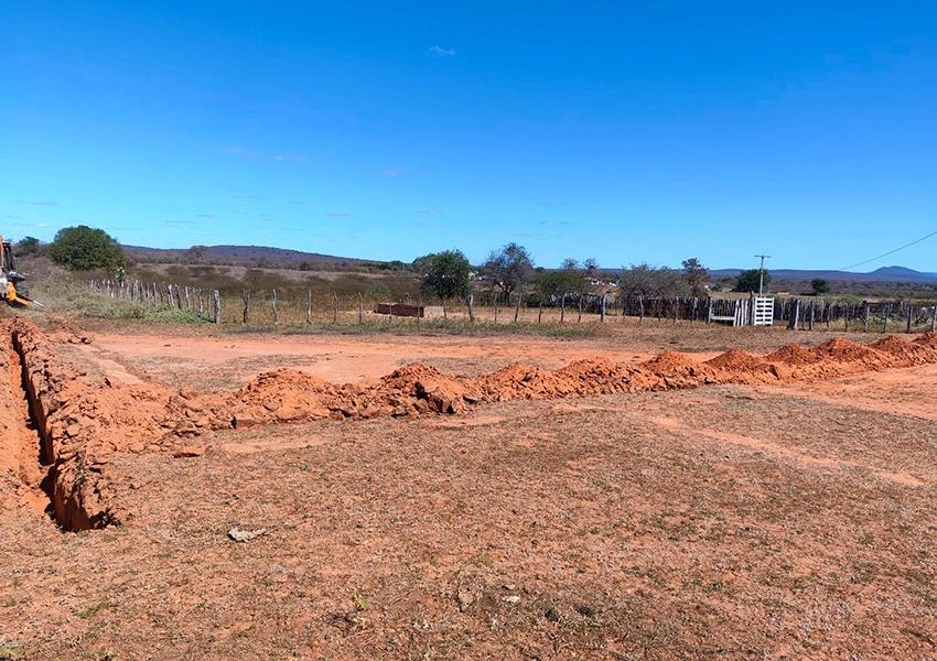 Veredinha e Pé de Serra recebem obras de abastecimento de água após reunião com o vereador Deca e a prefeita Joanina