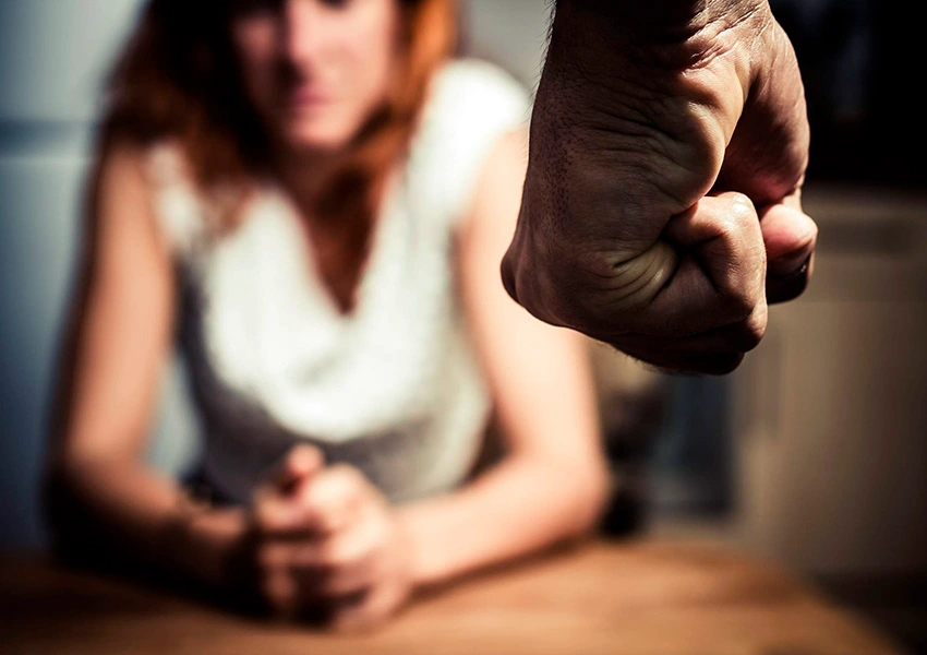 Câmara aprova projeto que proíbe aproximação de agressor com consentimento da vítima