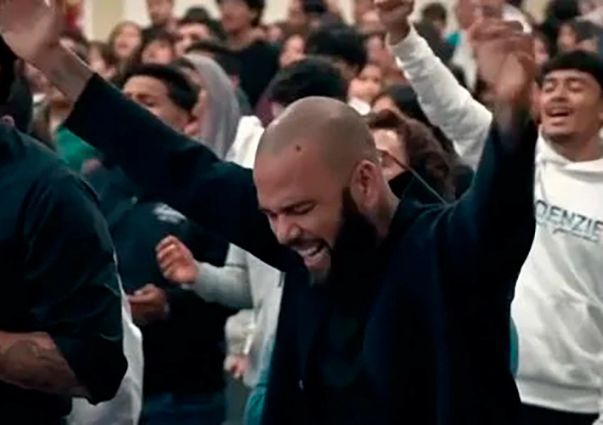 Daniel Alves reaparece na Espanha como pastor e diz ter feito “pacto com Deus”