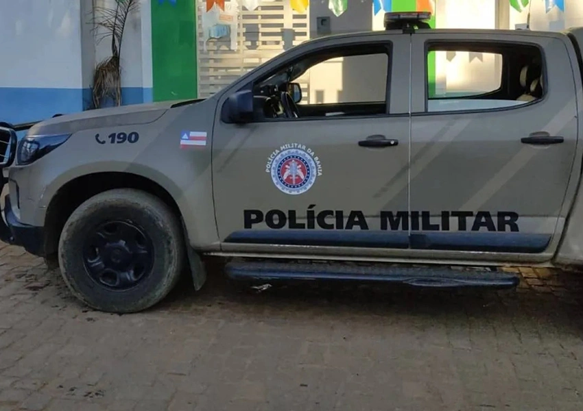 Homem é preso após agredir mãe e destruir residência durante surto de violência em Iuiú