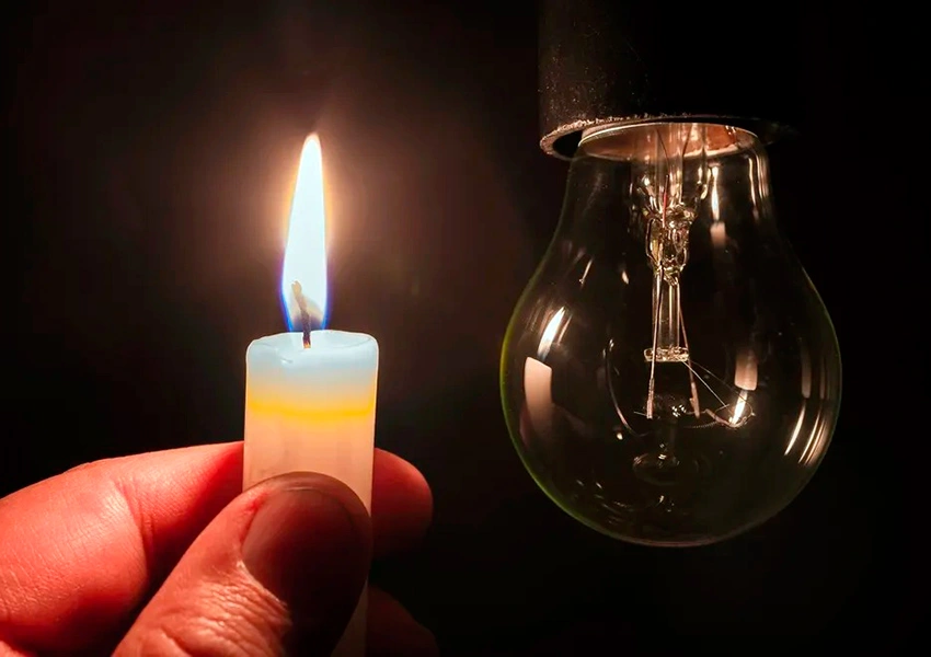 Falta de energia elétrica dificulta rotina de mãe e filha com deficiência em Macaúbas