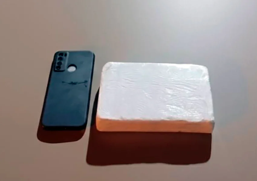 Mulher é presa com 1kg de cocaína dentro de ônibus intermunicipal em Licínio de Almeida