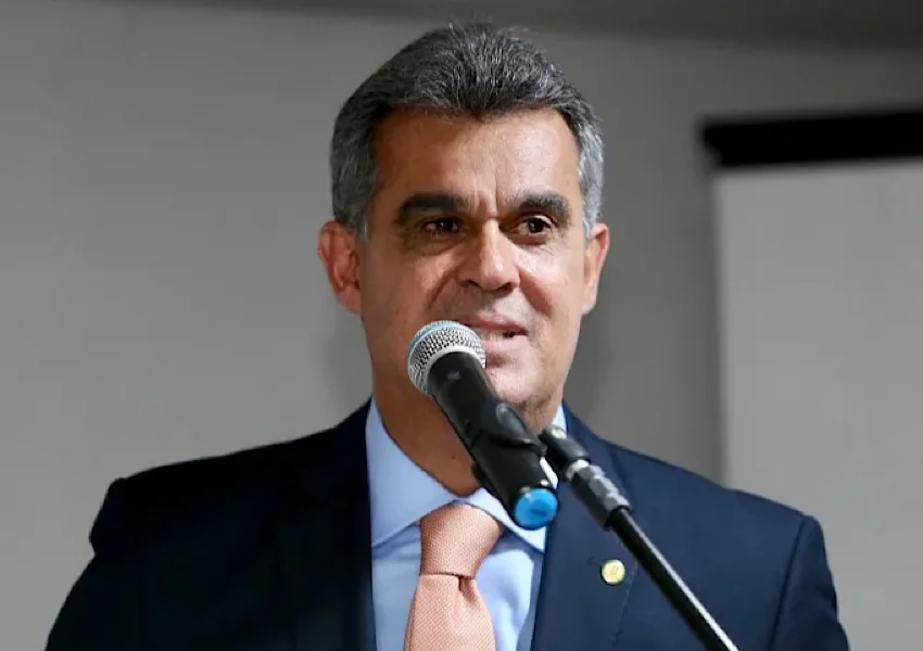 Sérgio Brito deixa a Seinfra e retorna ao mandato na Câmara Federal