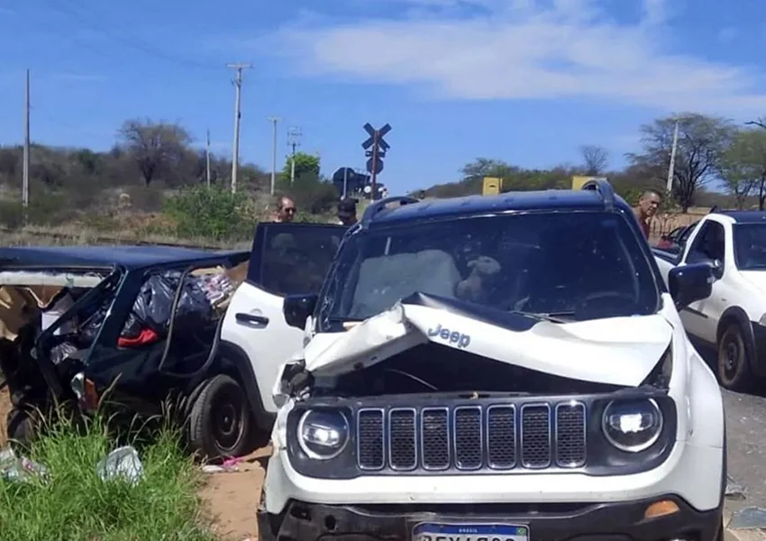 Cantor Jobim Araújo se envolve em acidente na BR-030 em Brumado