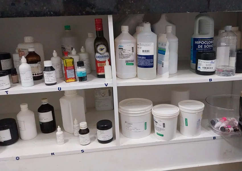 Farmácia de manipulação é interditada por irregularidades sanitárias em Vitória da Conquista