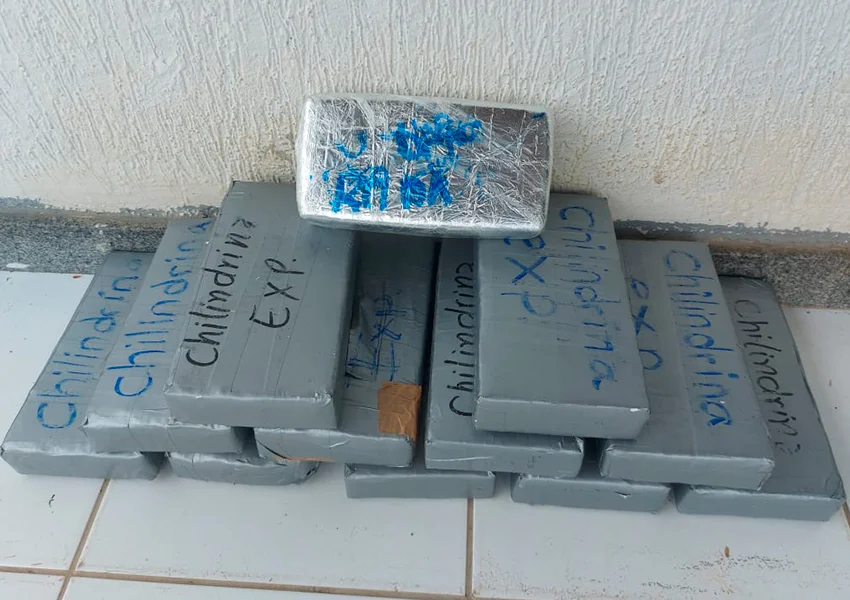 PM apreende cocaína e crack em ônibus interestadual na BA-263 em Vitória da Conquista