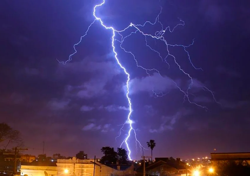 Bahia registra mais de 90 mil raios em 48 horas