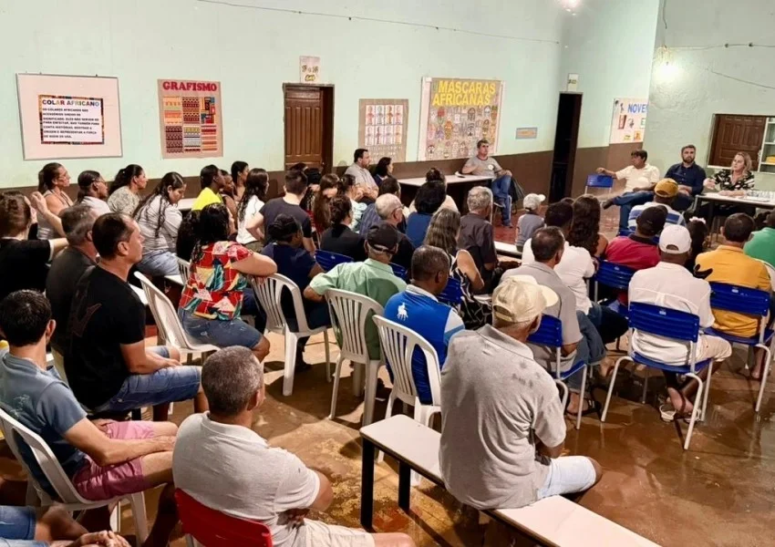 Prefeita Joanina Sampaio visita comunidade de Mucambo e ouve demandas de moradores