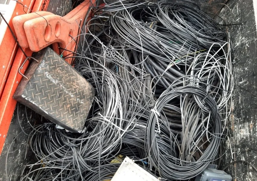 Neoenergia Coelba remove cabos irregulares em 17 municípios e intensifica ação em Brumado