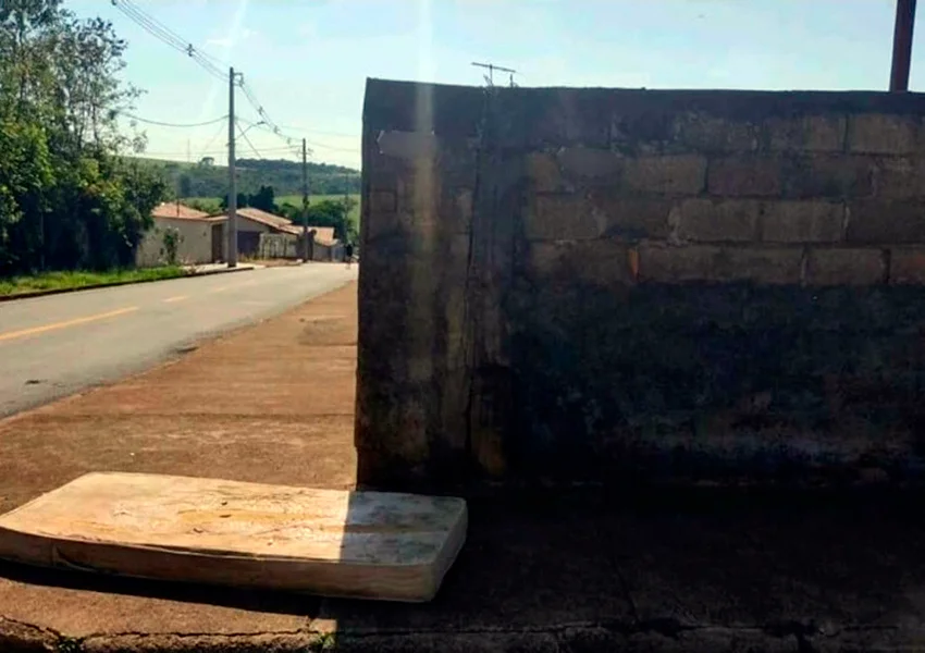 Mulher é deixada desacordada e seminua após ir a ritual religioso