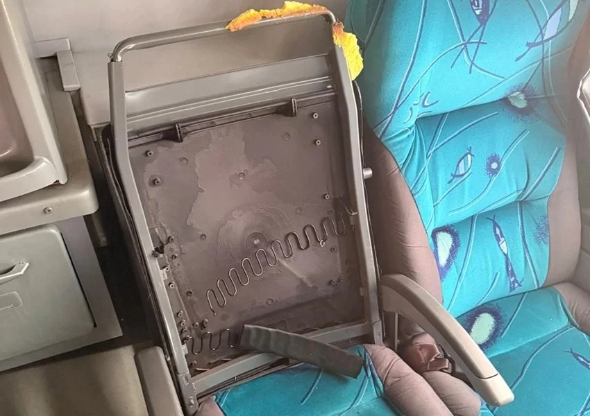 Passageiro é detido após danificar poltronas e ameaçar motorista de ônibus em Tanhaçu