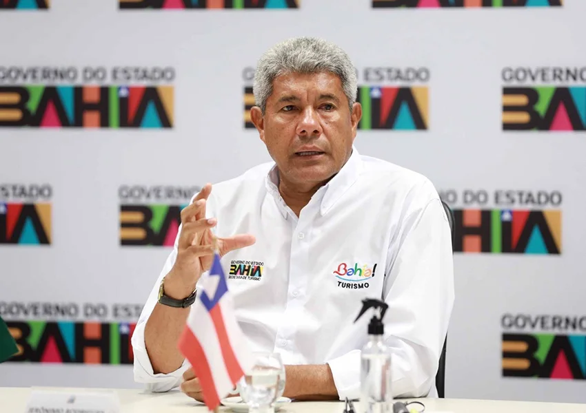 Jerônimo atribui culpa aos municípios por aumento de 213% da espera na fila da regulação