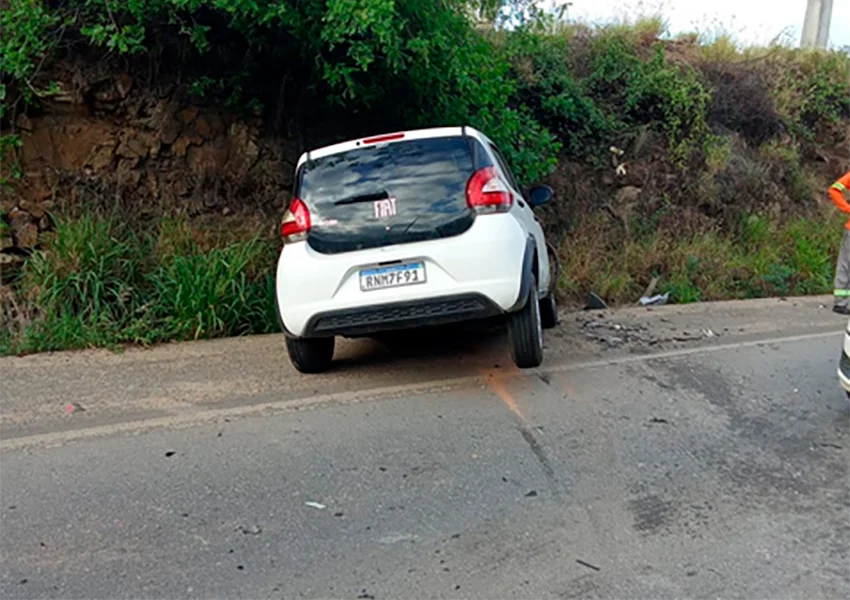 Colisão frontal deixa um morto e dois feridos na BR-330 no sudoeste da Bahia