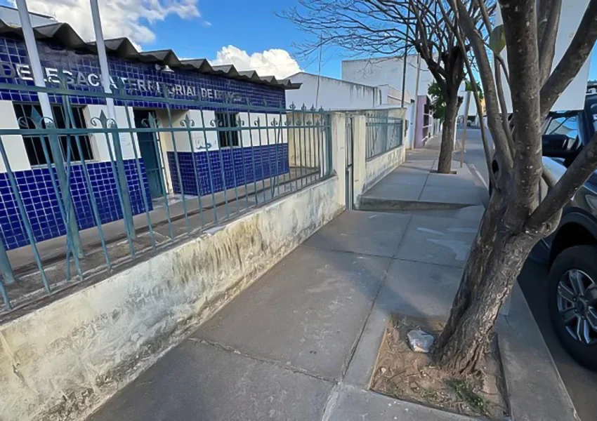 Homem é preso por descumprir medida protetiva e ameaçar ex-companheira em Ituaçu