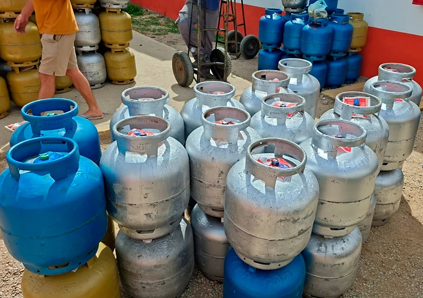 Polícia Civil apreende mais de 200 botijões de gás comercializados ilegalmente em Vitória da Conquista