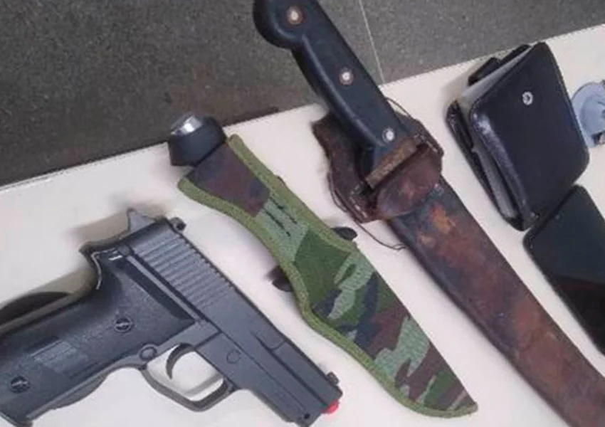 Polícia detém homem embriagado com simulacro de arma em Guanambi