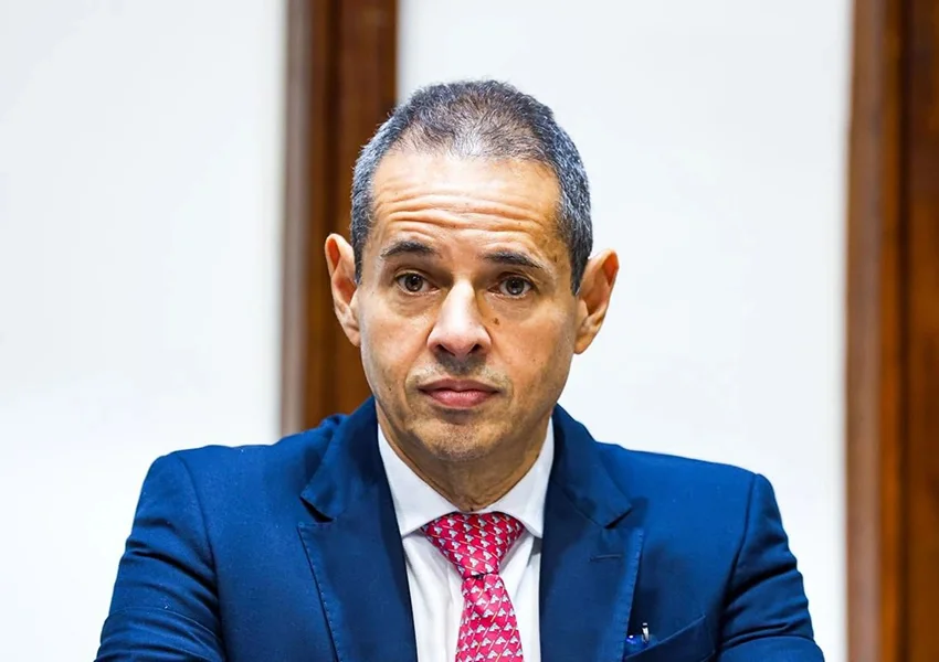 Deputado Nelson Leal aciona Justiça contra Jaques Wagner por divulgação de pesquisa falsa