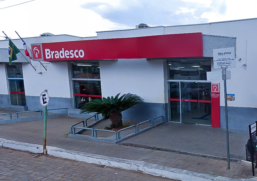 Clientes enfrentam dificuldade para sacar dinheiro em agência do Bradesco em Livramento