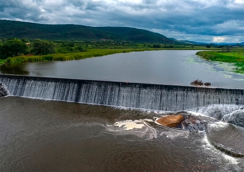 Homem é encontrado morto com marcas de afogamento em Jussiape