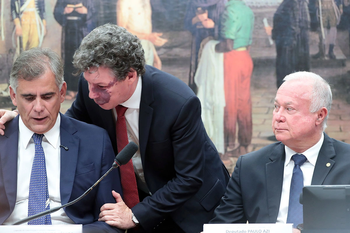 CCJ da Câmara aprova PECs para reduzir jornada de trabalho e acabar com o 6x1