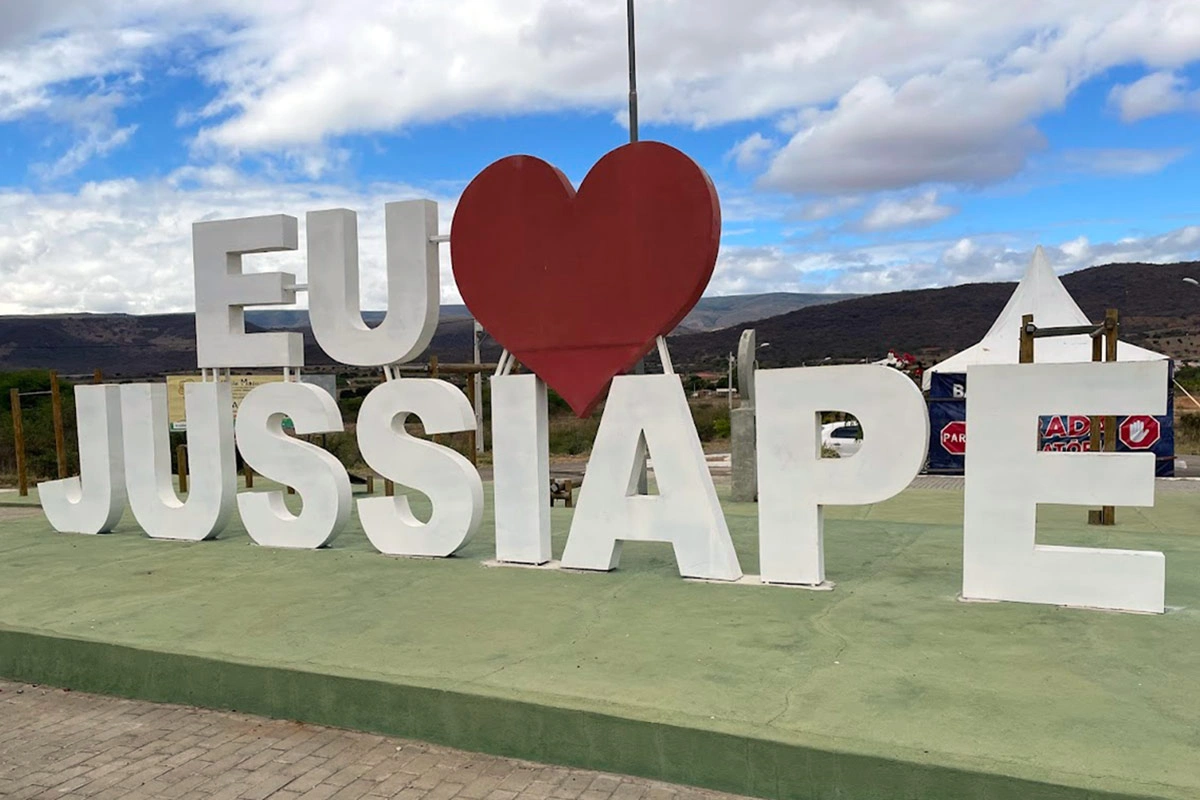 Suspeito de homicídio é preso pela polícia na Praça da Matriz em Jussiape