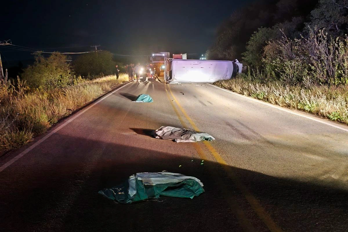 Motorista fica ferido após acidente com furgão na BA-152 em Livramento de Nossa Senhora