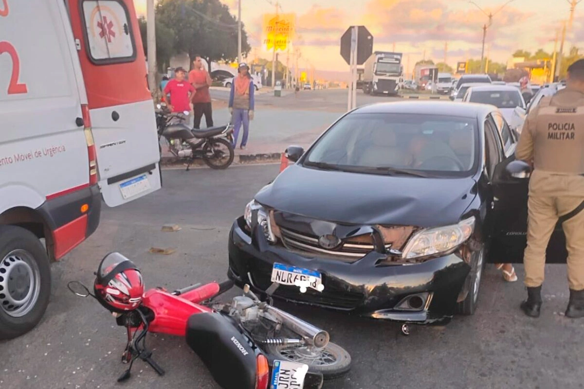 Motociclista é hospitalizado após colisão com carro em Guanambi