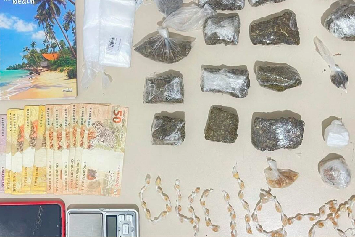 Criança de 3 anos é encontrada sozinha em casa após mãe ser presa por tráfico em Vitória da Conquista