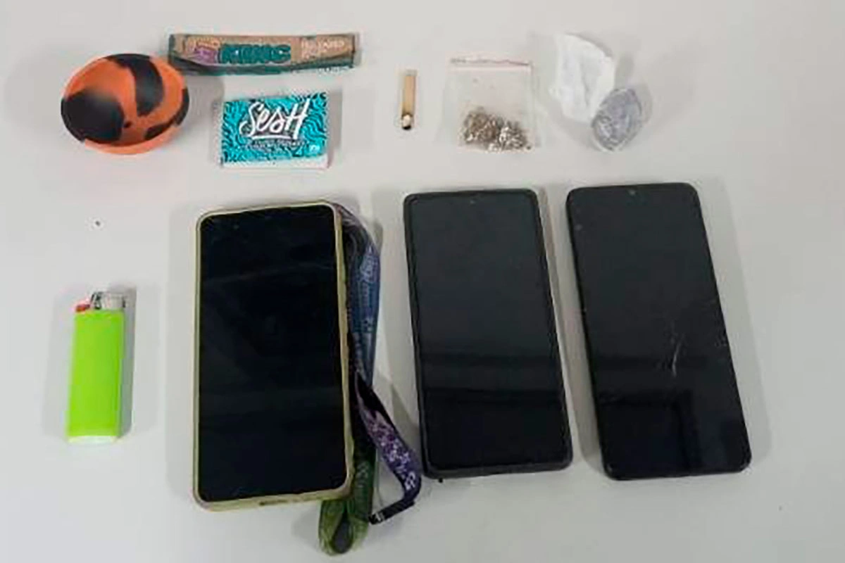 Polícia aborda carro em zigue-zague e encontra drogas com três homens em Guanambi