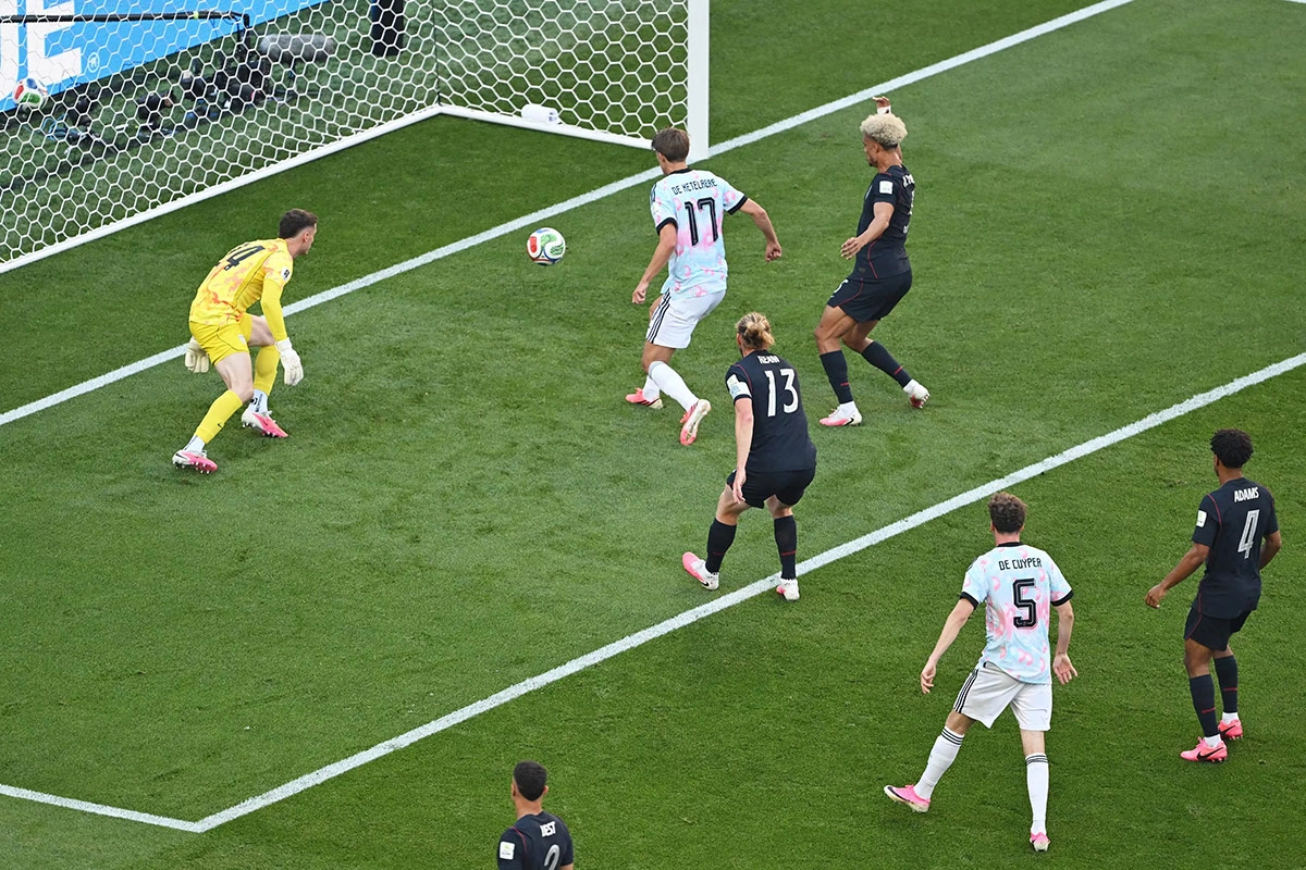 Bélgica goleia Estados Unidos por 4 a 1 e avança às quartas da Copa