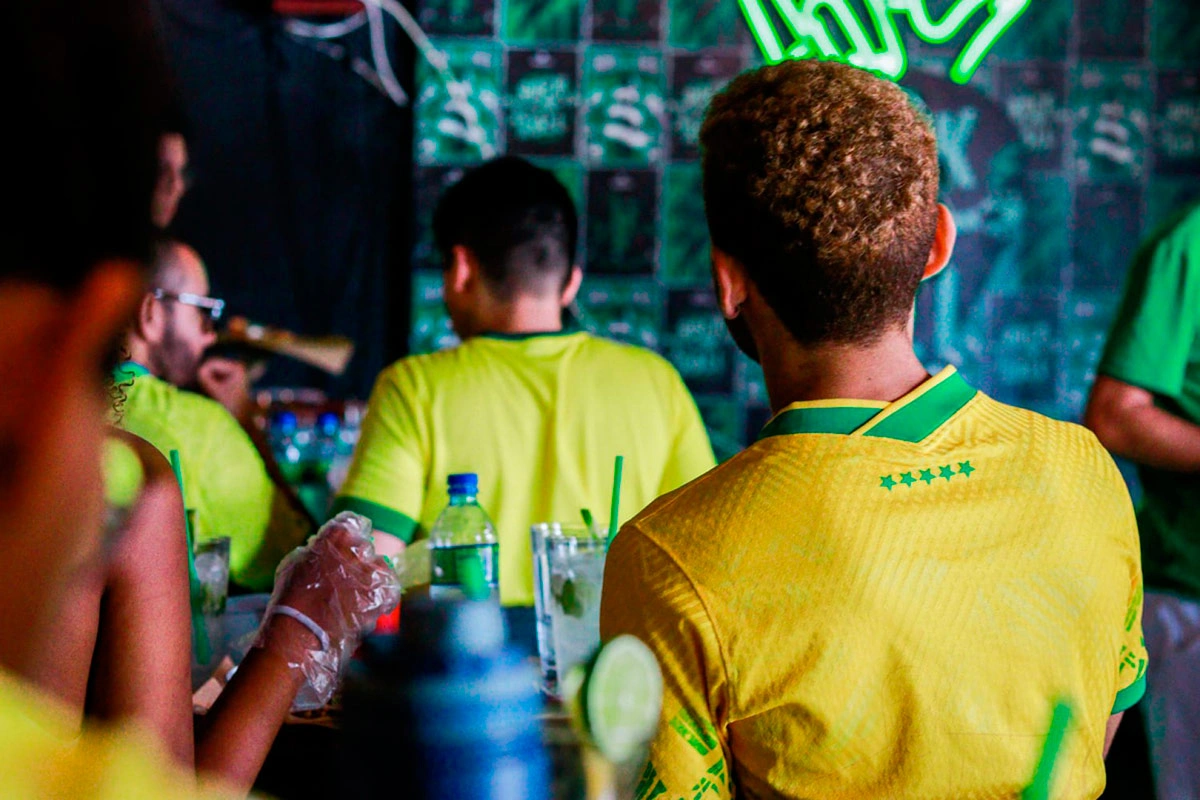 Eliminação do Brasil na Copa gera prejuízo a bares e comércios na Bahia