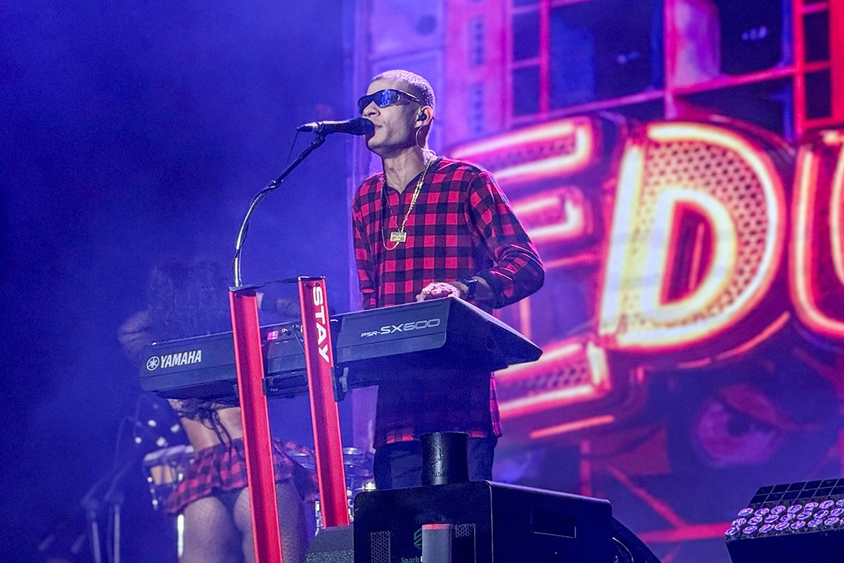 Cantor Eduardinho dos Teclados passa mal e desmaia antes de show em Iuiu