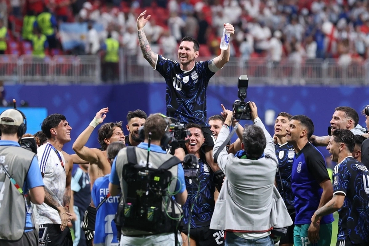 Argentina vira nos minutos finais contra a Inglaterra e garante vaga na final da Copa