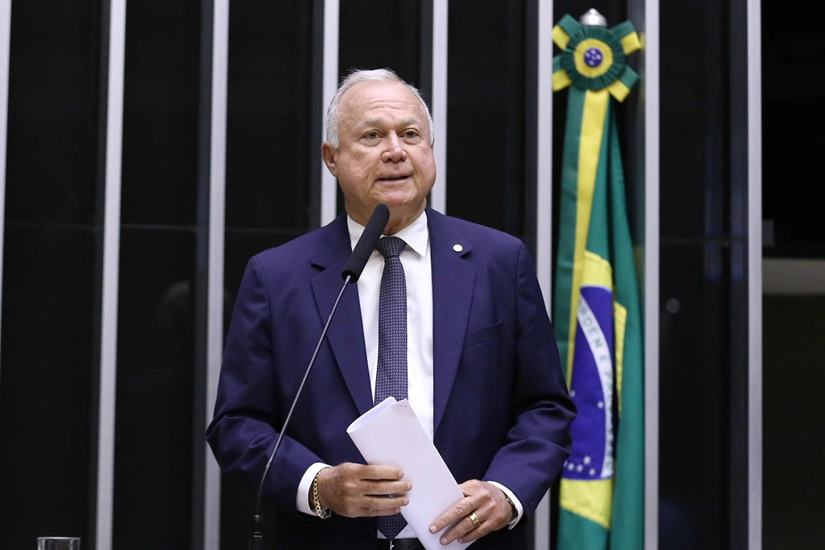 Deputado Paulo Azi aponta chance de aprovação do fim da escala 6×1 em 2026
