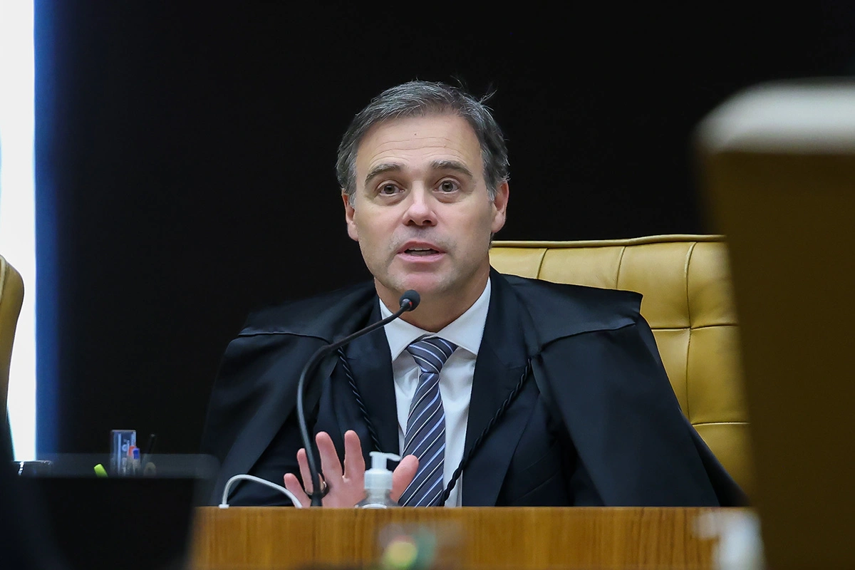 Mendonça derruba sigilo e pede esclarecimentos sobre mensagens de Vorcaro