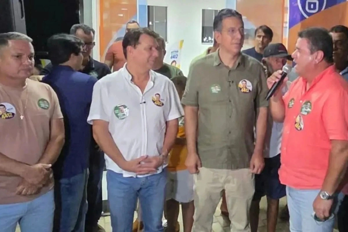 Marquinho Viana pede votos para Arthur Maia e omite apoio a Jerônimo em Paramirim