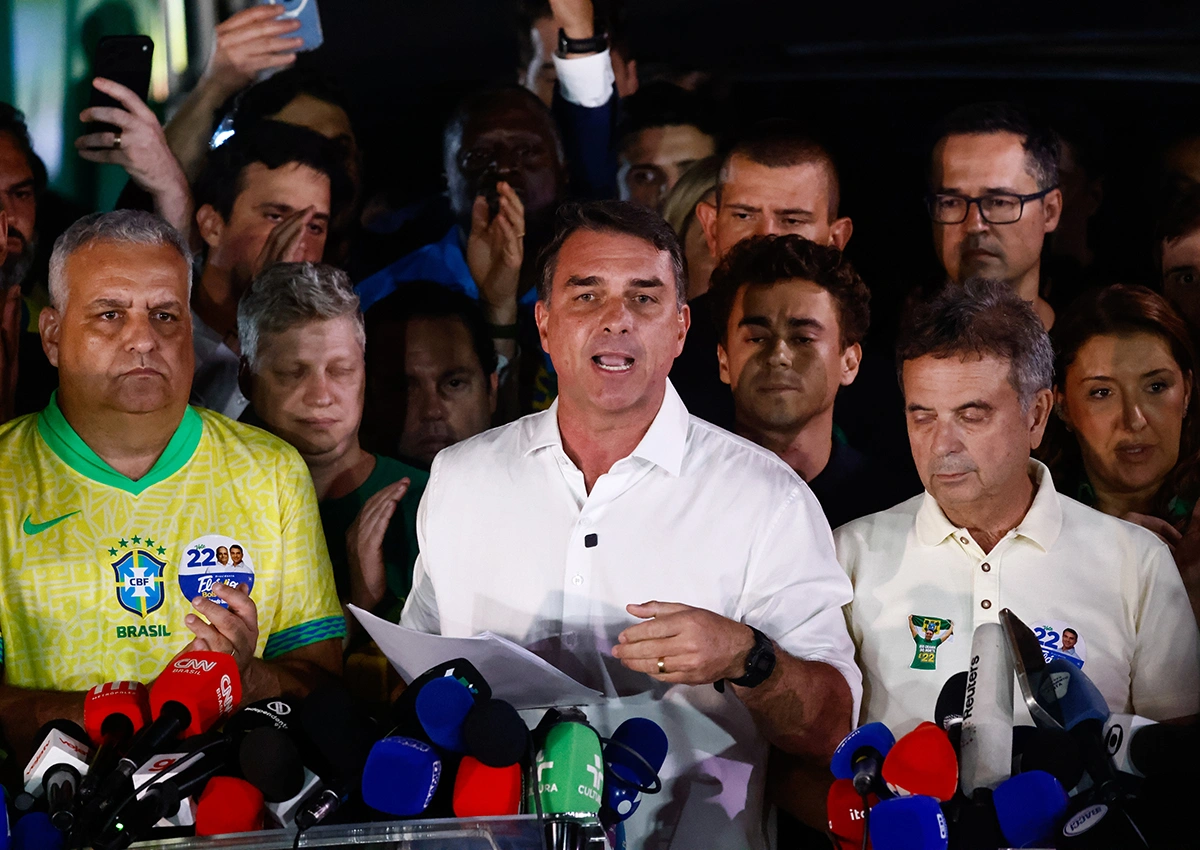 Flávio Bolsonaro contesta resultado das eleições e pede anulação do pleito