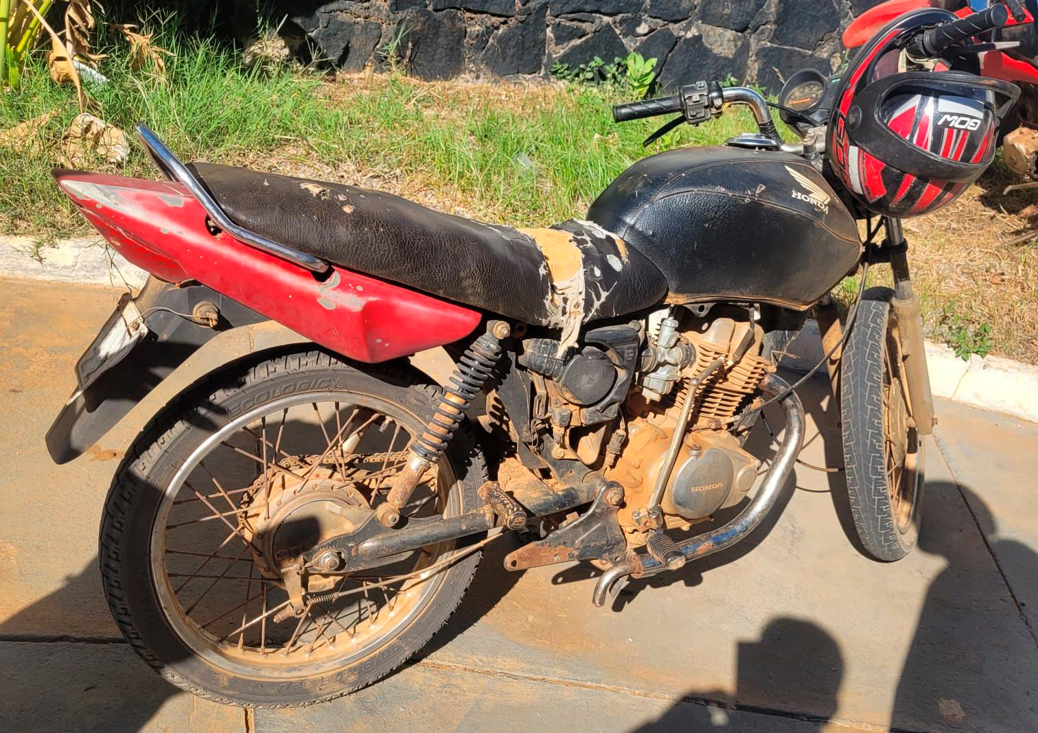 Motocicleta com restrição de furto/roubo é apreendida no centro de Paramirim