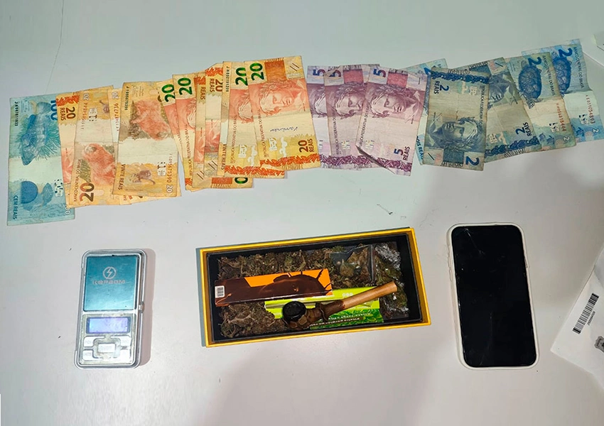 Polícia Rodoviária apreende maconha durante abordagem a motociclista na BA-026, em Tanhaçu
