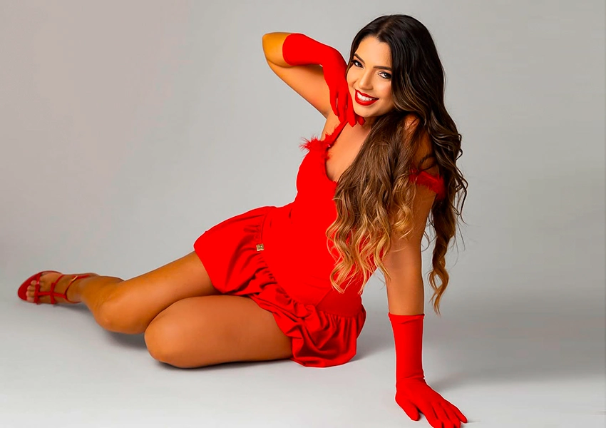 Cantora Dani Lopes, de Livramento de Nossa Senhora, é a nova vocalista da Banda Lordão