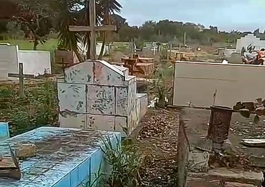 Moradores denunciam violação de túmulos para supostos rituais no cemitério da Estiva em Vitória da Conquista