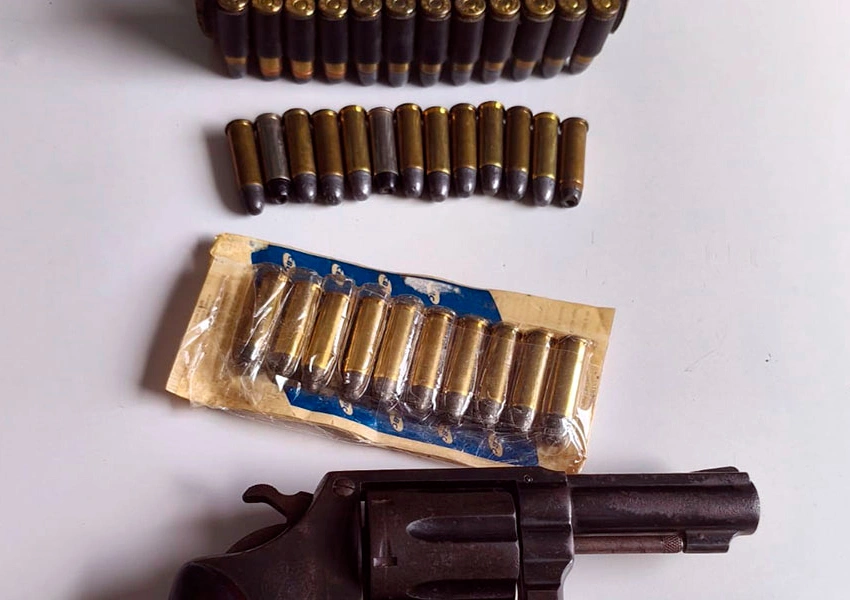 Polícia Rodoviária apreende arma de fogo e munições durante abordagem na BA-026 em Tanhaçu