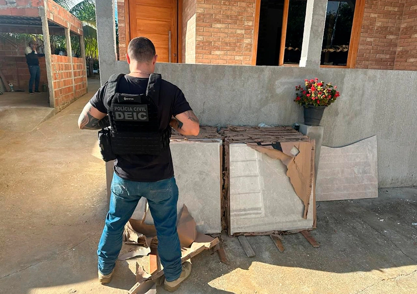 Funcionário é indiciado por furtar R$ 50 mil em porcelanato de loja em Vitória da Conquista