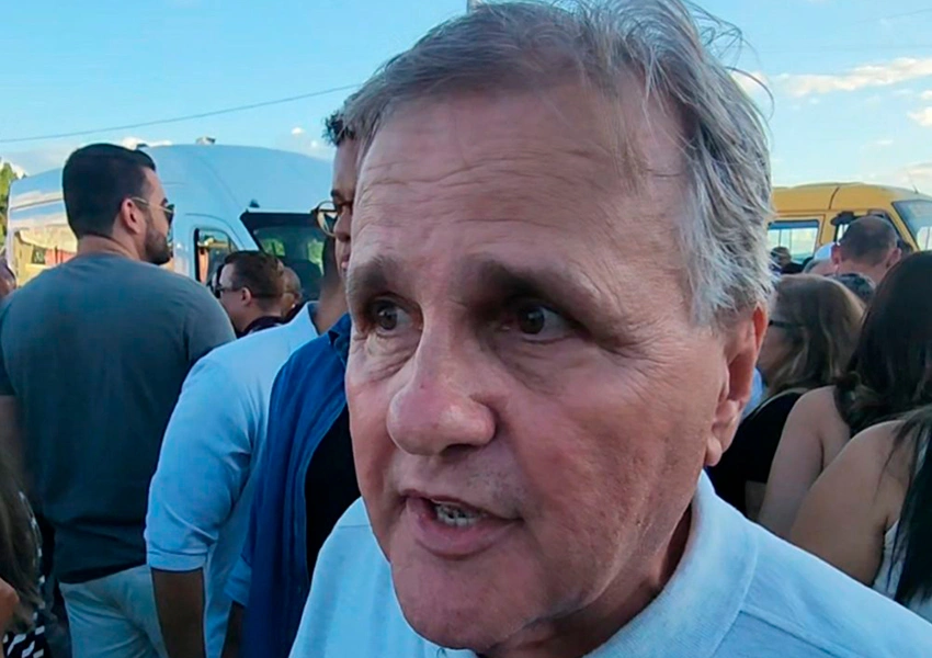 Geddel Vieira Lima discursa em palanque durante agenda de Jerônimo em Itapetinga e faz críticas à oposição