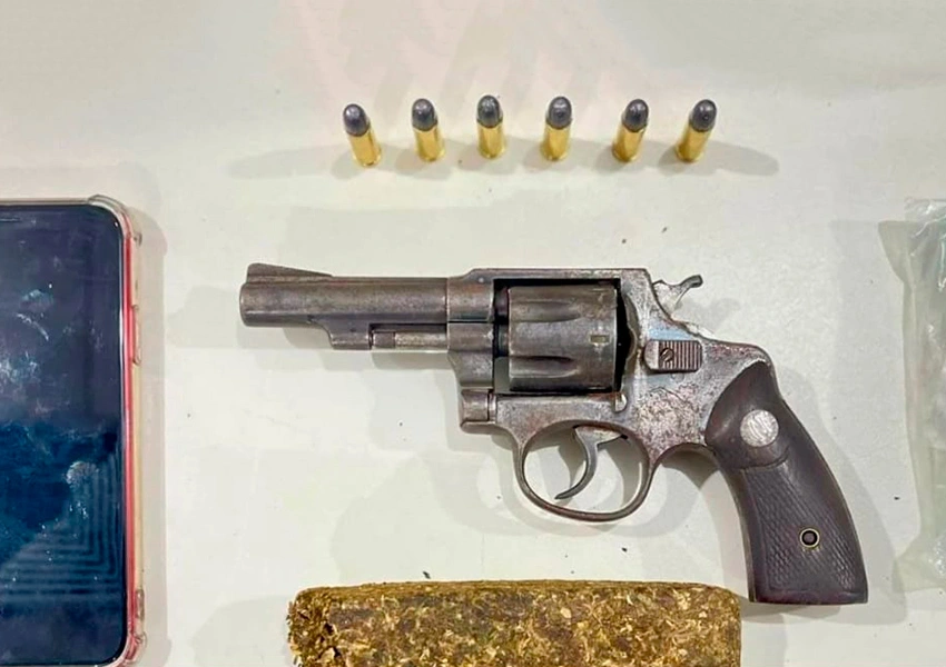 Homem é preso por porte ilegal de arma e tráfico de drogas no Bairro Brasil em Vitória da Conquista