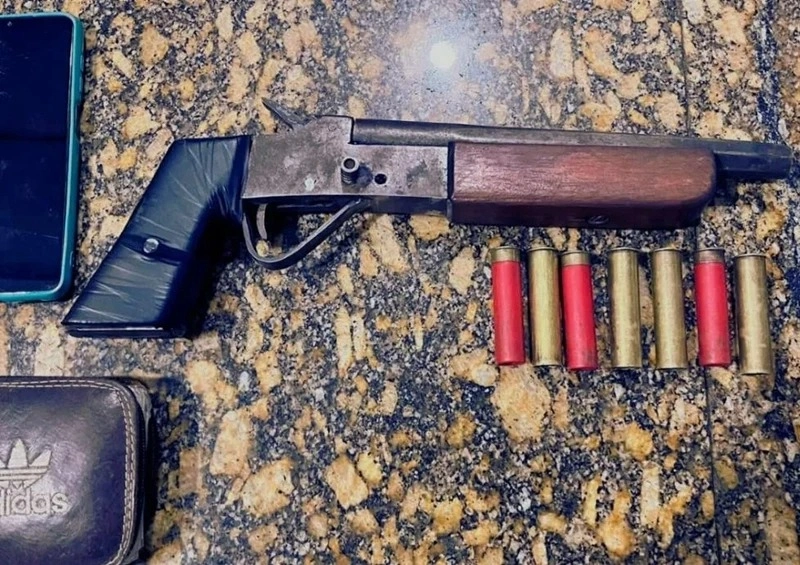 Homem é preso em flagrante por posse de arma de fogo em Condeúba