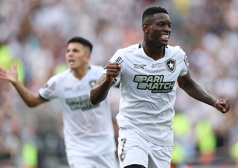 Botafogo vence Atlético-MG por 3 a 1 e conquista a Libertadores pela primeira vez